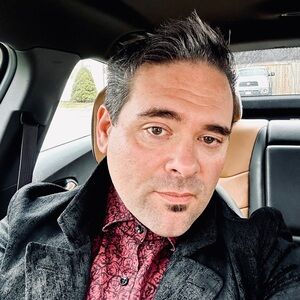 Meet your Posher, Derek